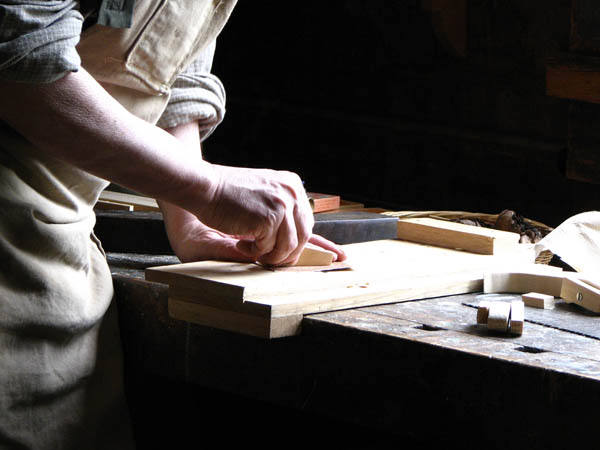 Nacemos de la influencia y formación  heredada en el sector de la <strong>carpintería de madera y ebanistería  en Riells i Viabrea.</strong>